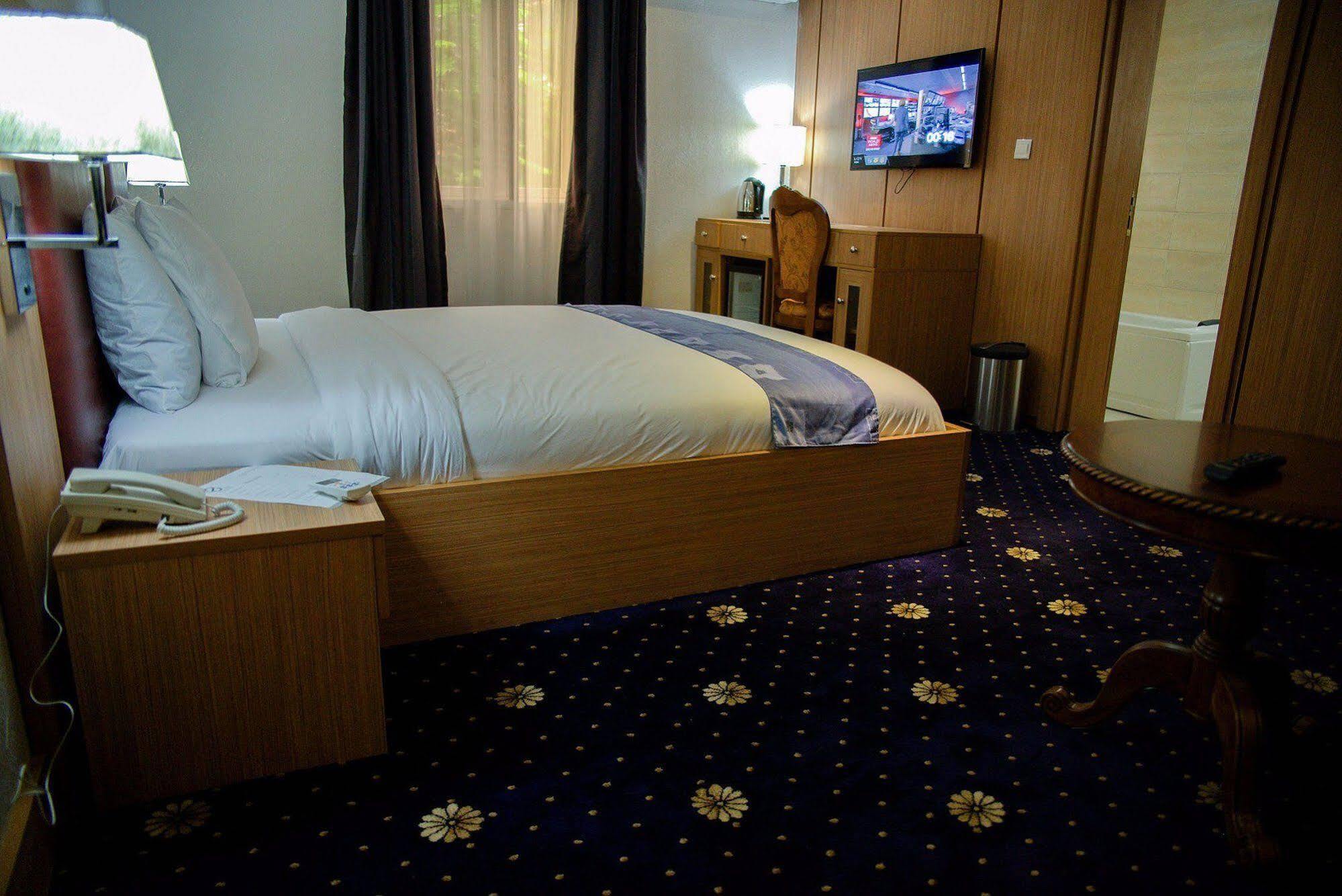 Cubana Suites Mobushipe Bagian luar foto