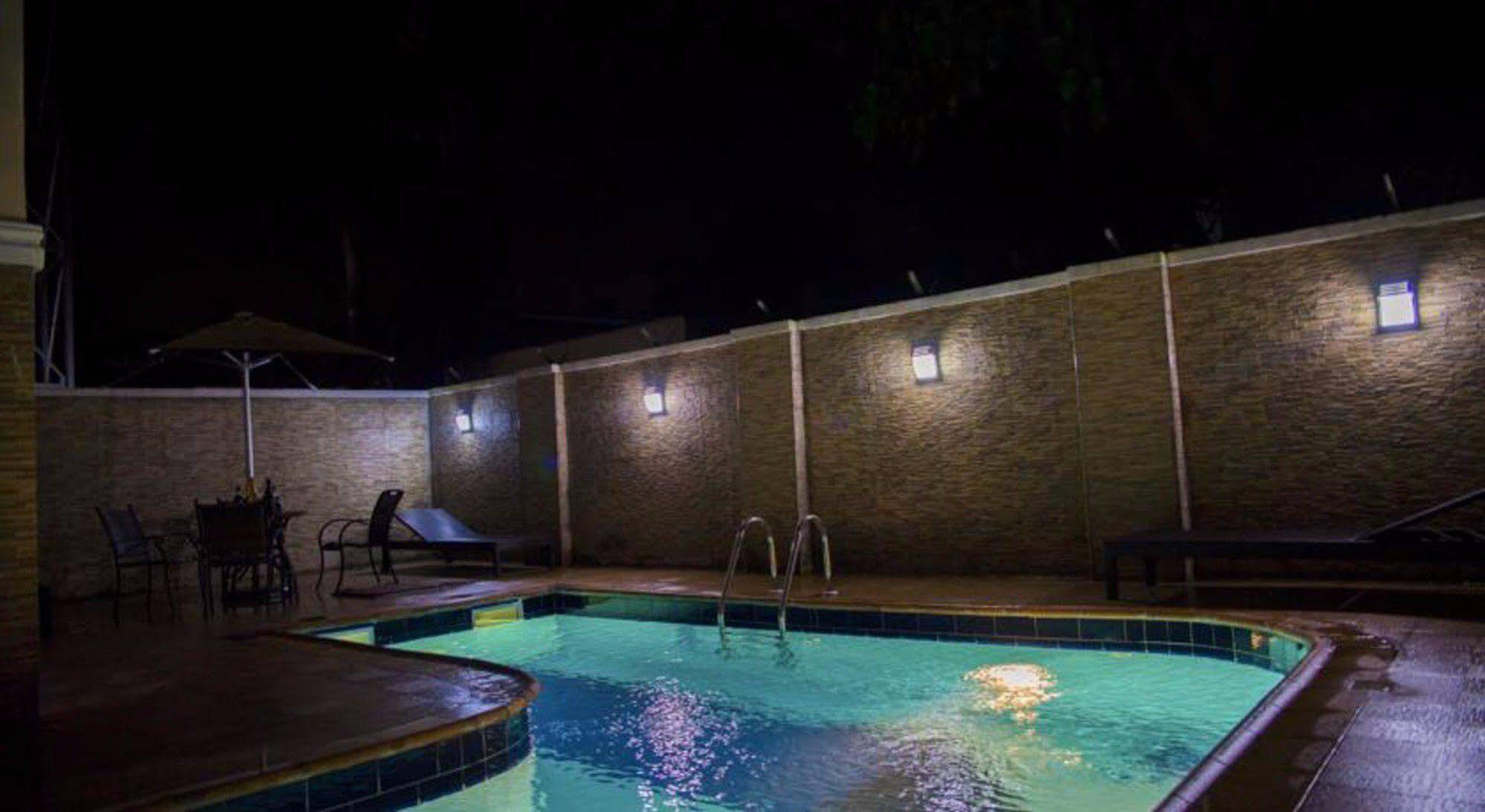 Cubana Suites Mobushipe Bagian luar foto
